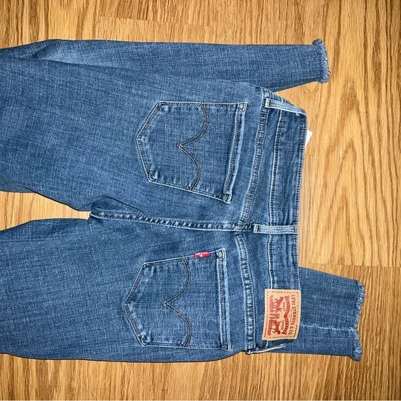 711 Distressed Skinny Jeans - Picture 4 of 4